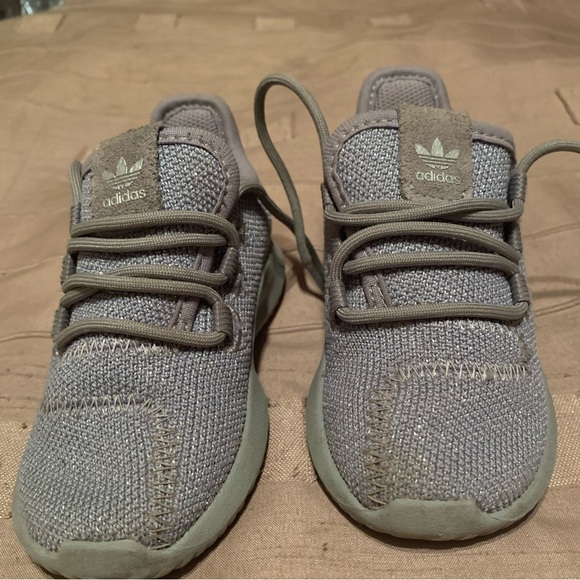 Sparkly grey toddler adidas shoes size 6 - Picture 2 of 3